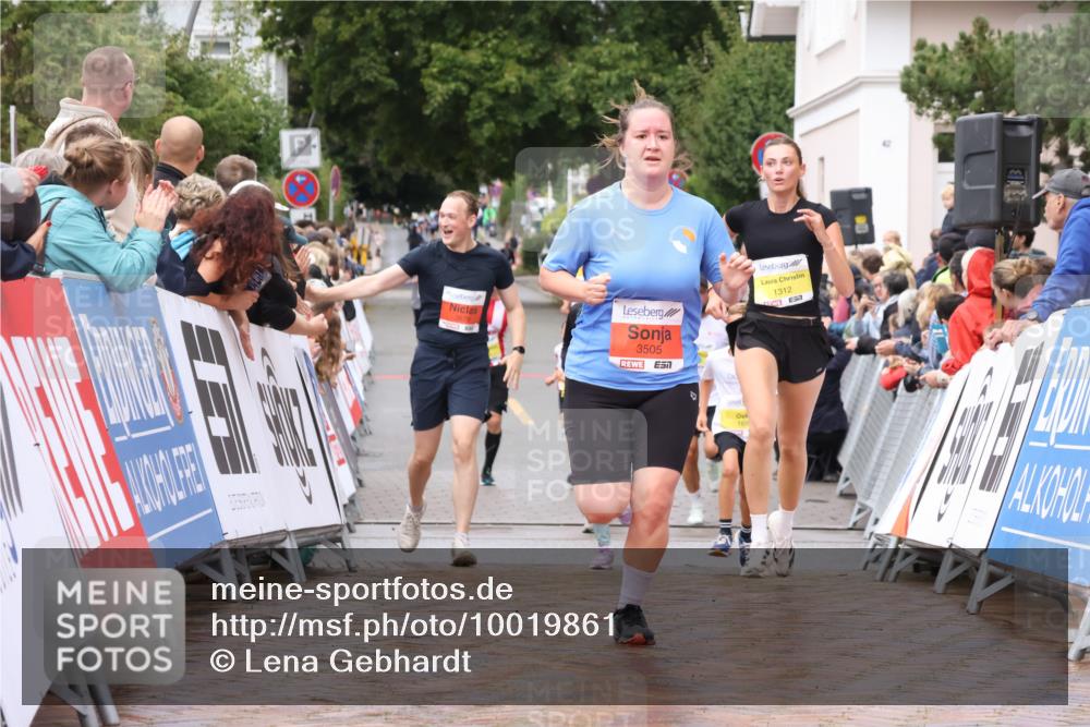 30.08.2026 - Blankeneser Heldenlauf Lena Gebhardt http://msf.ph/oto/10019861 30.08.2026 09:41:53 Ziel 1016, 1165, 1312, 1699, 3505, 3678, 3680 meine-sportfotos.de