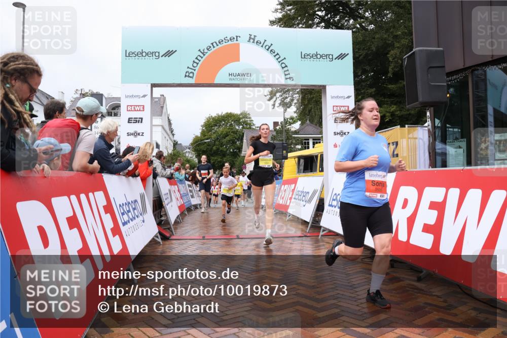 30.08.2026 - Blankeneser Heldenlauf Lena Gebhardt http://msf.ph/oto/10019873 30.08.2026 09:41:55 Ziel 1002, 1003, 1016, 1036, 1165, 1312, 1564, 1567, 1699, 3505, 3678, 3680 meine-sportfotos.de