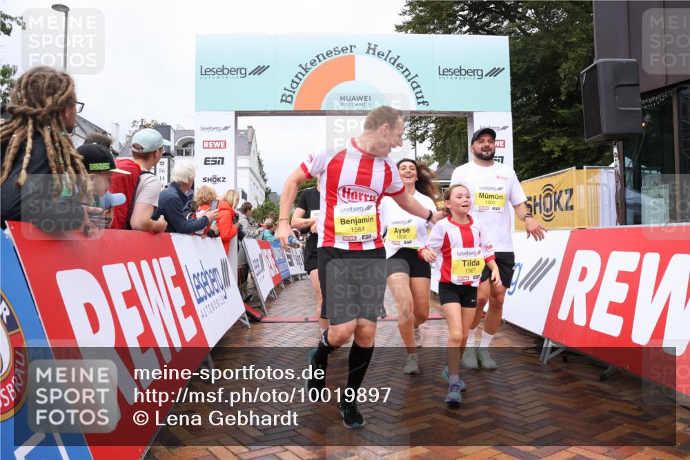 30.08.2026 - Blankeneser Heldenlauf Lena Gebhardt http://msf.ph/oto/10019897 30.08.2026 09:42:01 Ziel 1002, 1003, 1016, 1036, 1048, 1312, 1564, 1567, 1699, 1716, 1769, 3505, 3678, 3680, 3736 meine-sportfotos.de