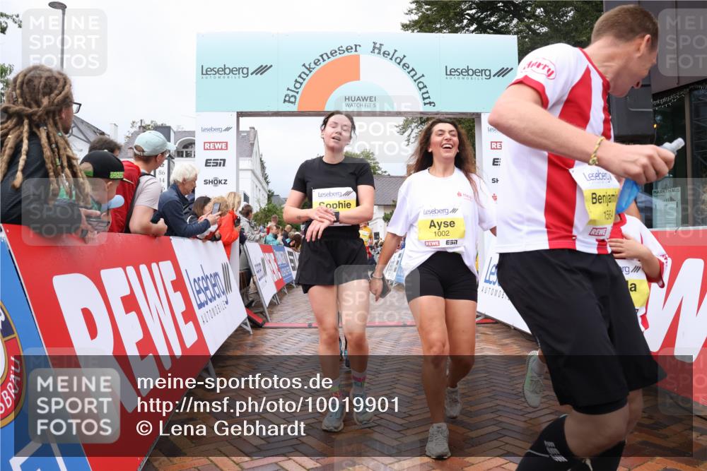 30.08.2026 - Blankeneser Heldenlauf Lena Gebhardt http://msf.ph/oto/10019901 30.08.2026 09:42:01 Ziel 1002, 1003, 1016, 1036, 1048, 1312, 1564, 1567, 1699, 1716, 1769, 3505, 3678, 3680, 3736 meine-sportfotos.de