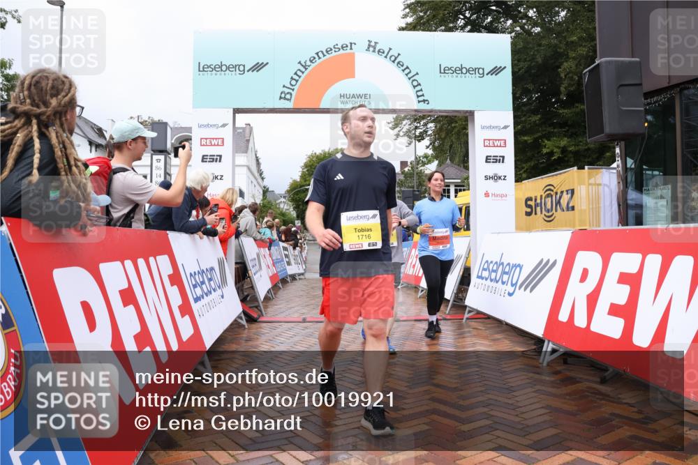 30.08.2026 - Blankeneser Heldenlauf Lena Gebhardt http://msf.ph/oto/10019921 30.08.2026 09:42:08 Ziel 1048, 1063, 1716, 1769, 3700, 3736 meine-sportfotos.de