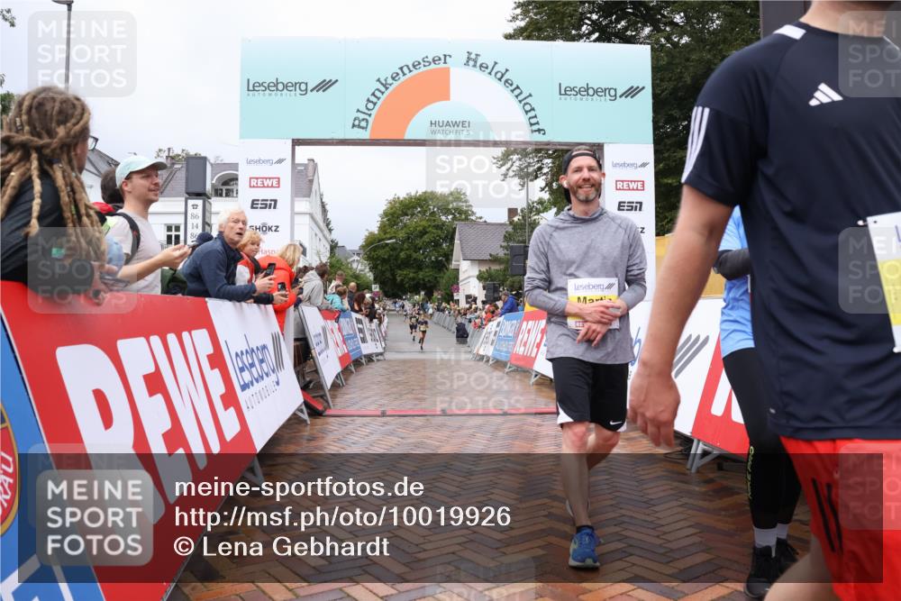 30.08.2026 - Blankeneser Heldenlauf Lena Gebhardt http://msf.ph/oto/10019926 30.08.2026 09:42:10 Ziel 1048, 1063, 1716, 3700, 3736 meine-sportfotos.de