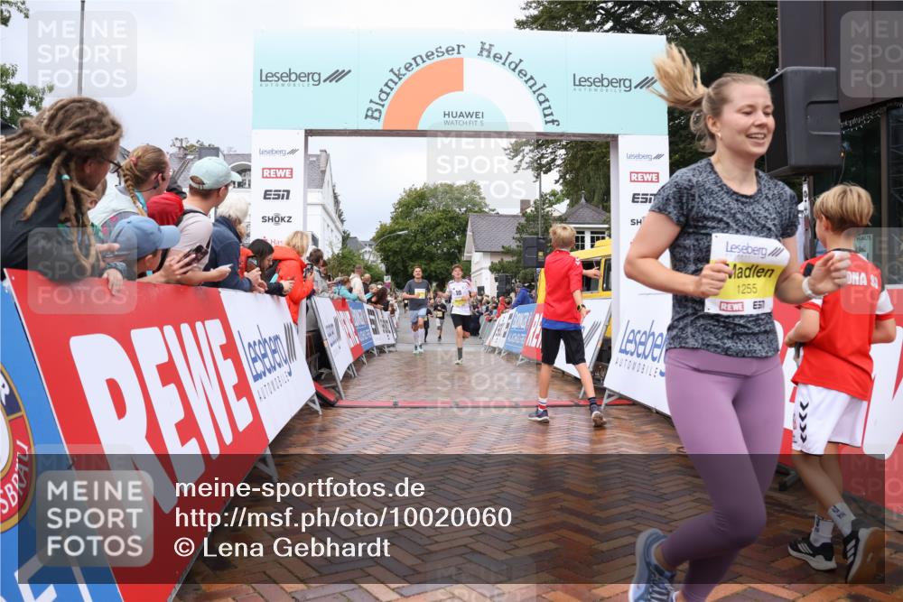 30.08.2026 - Blankeneser Heldenlauf Lena Gebhardt http://msf.ph/oto/10020060 30.08.2026 09:42:48 Ziel 1219, 1255, 1631, 1632 meine-sportfotos.de