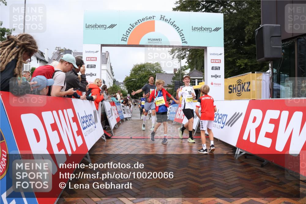 30.08.2026 - Blankeneser Heldenlauf Lena Gebhardt http://msf.ph/oto/10020066 30.08.2026 09:42:50 Ziel 1219, 1255, 1631, 1632, 1652, 1653 meine-sportfotos.de