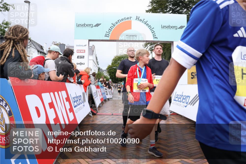 30.08.2026 - Blankeneser Heldenlauf Lena Gebhardt http://msf.ph/oto/10020090 30.08.2026 09:42:55 Ziel 1084, 1219, 1631, 1632, 1652, 1653 meine-sportfotos.de