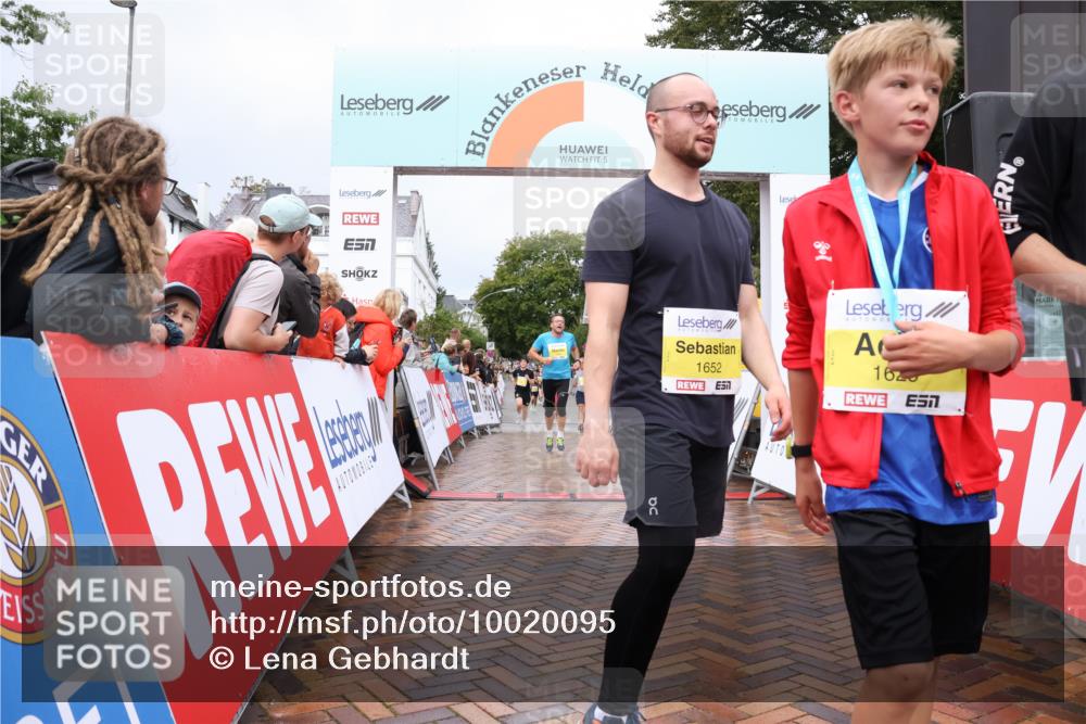 30.08.2026 - Blankeneser Heldenlauf Lena Gebhardt http://msf.ph/oto/10020095 30.08.2026 09:42:57 Ziel 1027, 1084, 1219, 1631, 1632, 1652, 1653, 1770, 1771, 1772 meine-sportfotos.de
