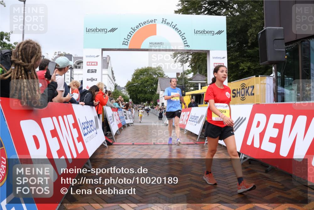 30.08.2026 - Blankeneser Heldenlauf Lena Gebhardt http://msf.ph/oto/10020189 30.08.2026 09:43:24 Ziel 1129, 1209, 1210, 1425, 1624, 1663 meine-sportfotos.de