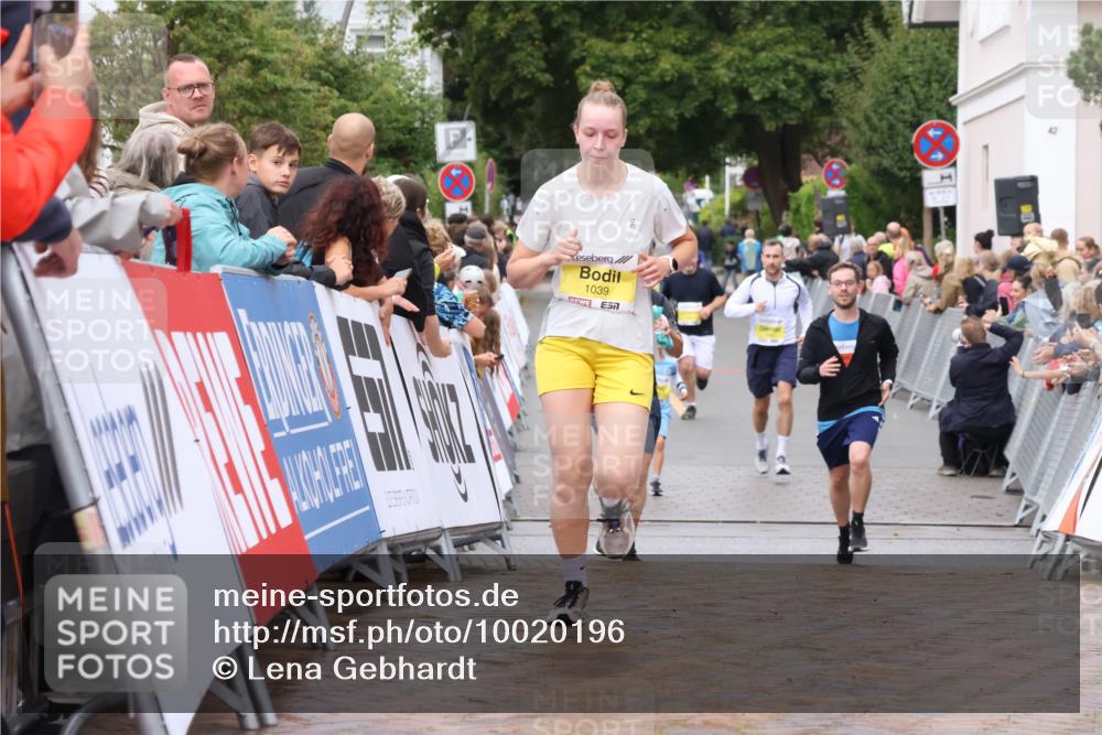 30.08.2026 - Blankeneser Heldenlauf Lena Gebhardt http://msf.ph/oto/10020196 30.08.2026 09:43:29 Ziel 1039, 1425, 1624, 1796, 3597 meine-sportfotos.de