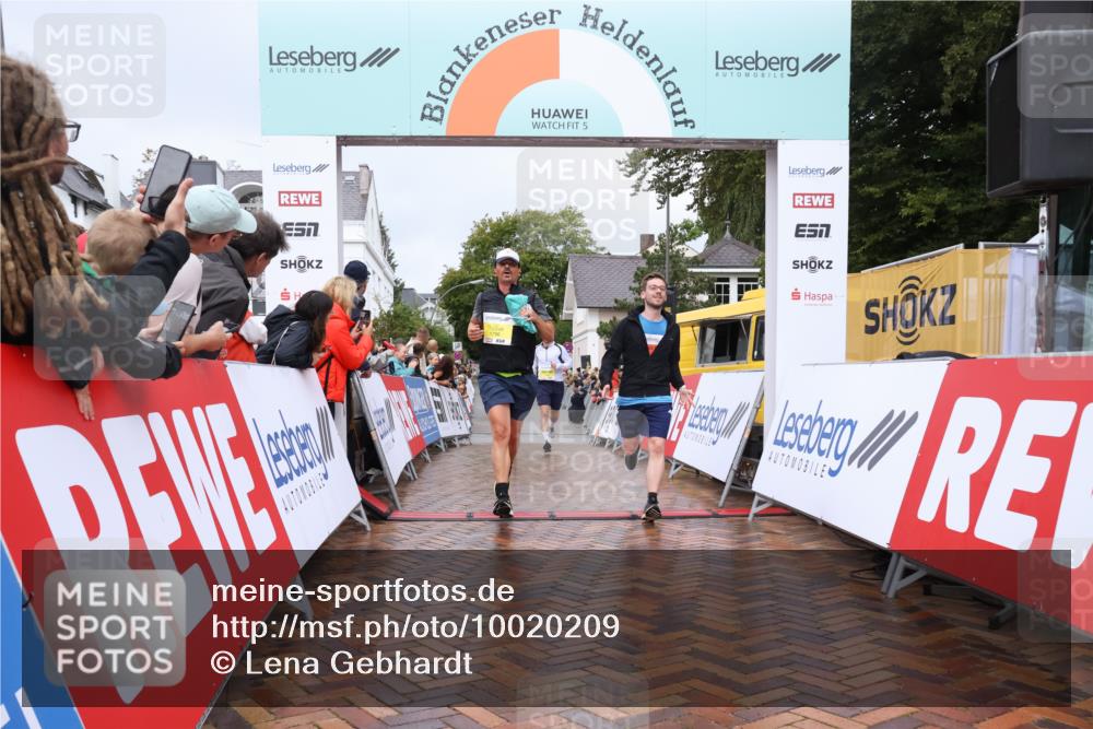 30.08.2026 - Blankeneser Heldenlauf Lena Gebhardt http://msf.ph/oto/10020209 30.08.2026 09:43:34 Ziel 1039, 1360, 1361, 1661, 1796, 3597 meine-sportfotos.de