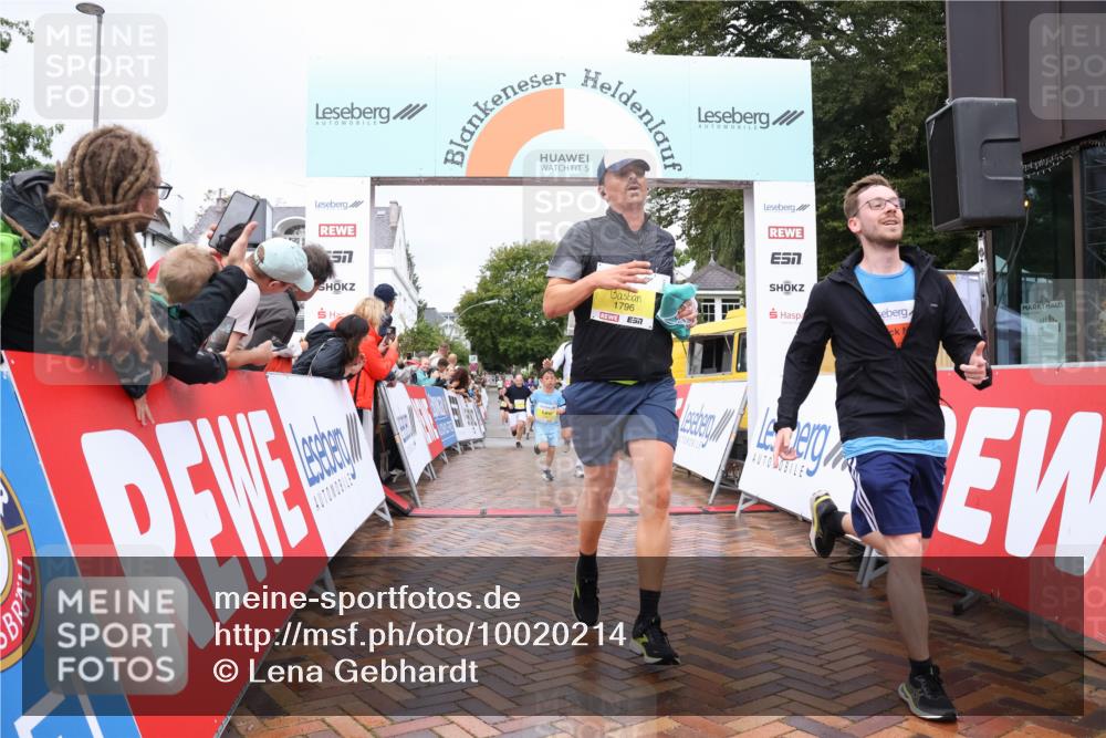 30.08.2026 - Blankeneser Heldenlauf Lena Gebhardt http://msf.ph/oto/10020214 30.08.2026 09:43:35 Ziel 1039, 1360, 1361, 1661, 1796, 3597 meine-sportfotos.de