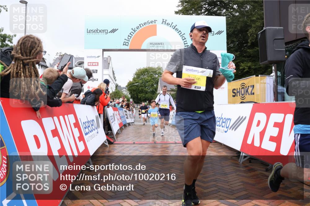 30.08.2026 - Blankeneser Heldenlauf Lena Gebhardt http://msf.ph/oto/10020216 30.08.2026 09:43:35 Ziel 1039, 1360, 1361, 1661, 1796, 3597 meine-sportfotos.de
