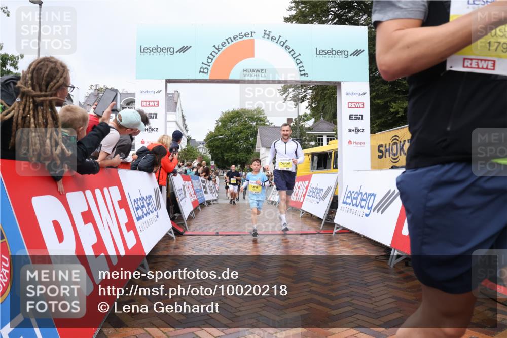 30.08.2026 - Blankeneser Heldenlauf Lena Gebhardt http://msf.ph/oto/10020218 30.08.2026 09:43:36 Ziel 1039, 1360, 1361, 1661, 1796, 3597 meine-sportfotos.de
