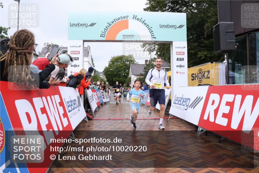 30.08.2026 - Blankeneser Heldenlauf Lena Gebhardt http://msf.ph/oto/10020220 30.08.2026 09:43:36 Ziel 1039, 1360, 1361, 1661, 1796, 3597 meine-sportfotos.de