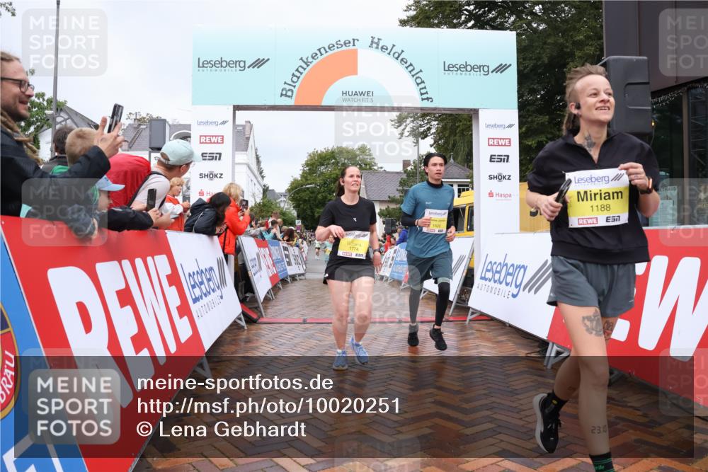 30.08.2026 - Blankeneser Heldenlauf Lena Gebhardt http://msf.ph/oto/10020251 30.08.2026 09:43:44 Ziel 1174, 1188, 1526, 1661, 1691, 1774 meine-sportfotos.de