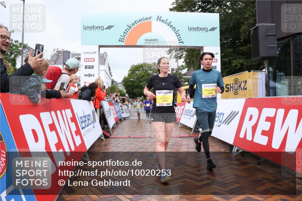 30.08.2026 - Blankeneser Heldenlauf Lena Gebhardt http://msf.ph/oto/10020253 30.08.2026 09:43:44 Ziel 1174, 1188, 1526, 1661, 1691, 1774 meine-sportfotos.de