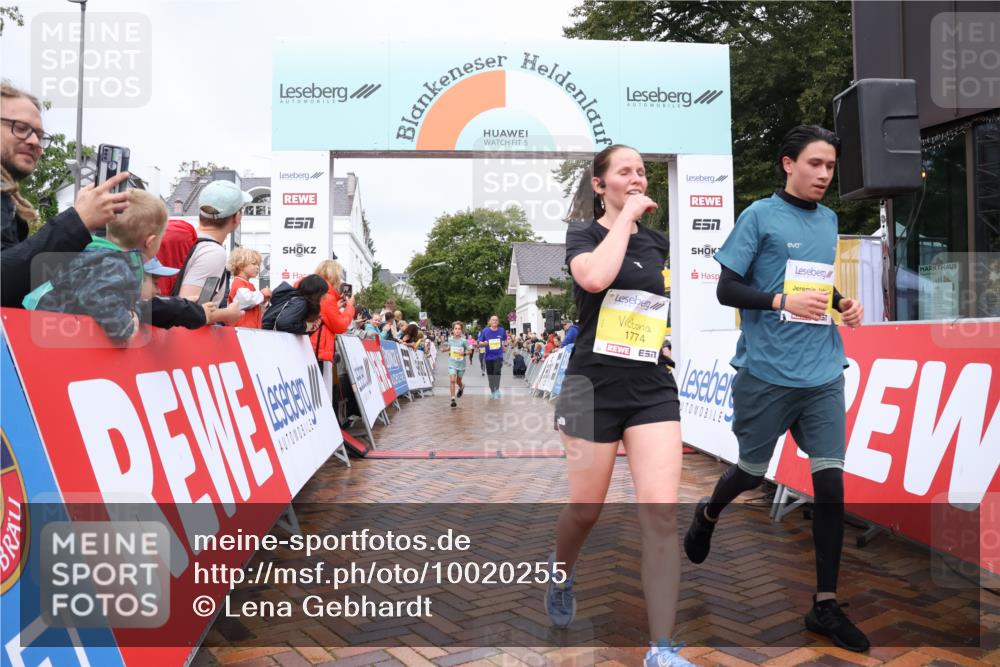 30.08.2026 - Blankeneser Heldenlauf Lena Gebhardt http://msf.ph/oto/10020255 30.08.2026 09:43:45 Ziel 1174, 1188, 1526, 1661, 1691, 1774 meine-sportfotos.de
