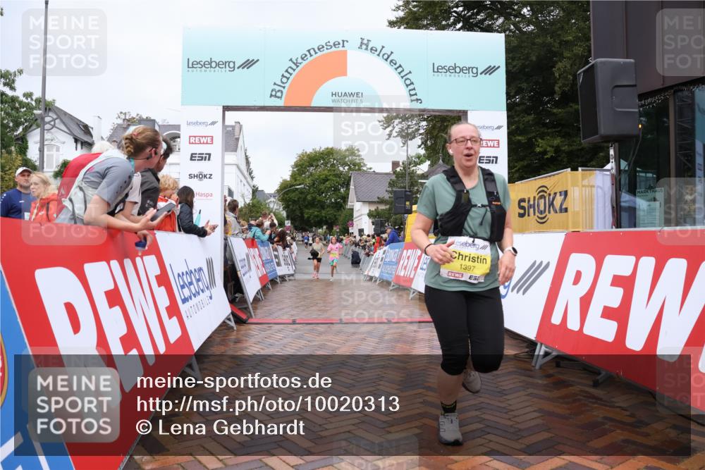 30.08.2026 - Blankeneser Heldenlauf Lena Gebhardt http://msf.ph/oto/10020313 30.08.2026 09:44:02 Ziel 1061, 1150, 1381, 1397, 1513 meine-sportfotos.de