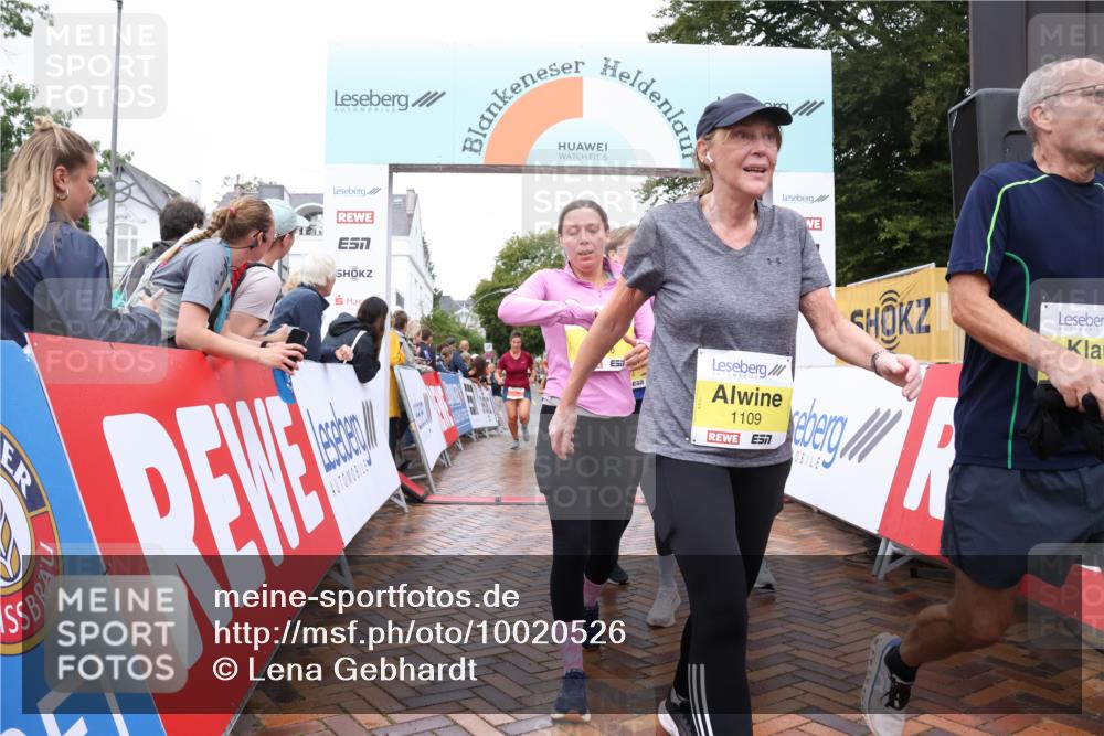 30.08.2026 - Blankeneser Heldenlauf Lena Gebhardt http://msf.ph/oto/10020526 30.08.2026 09:45:00 Ziel 1026, 1109, 1131, 1139, 1319, 1414, 1478, 1581, 1806, 1807, 3539, 3701 meine-sportfotos.de