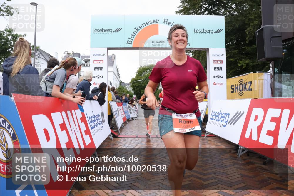 30.08.2026 - Blankeneser Heldenlauf Lena Gebhardt http://msf.ph/oto/10020538 30.08.2026 09:45:03 Ziel 1026, 1109, 1131, 1139, 1414, 1478, 1581, 1806, 1807, 3539, 3701 meine-sportfotos.de
