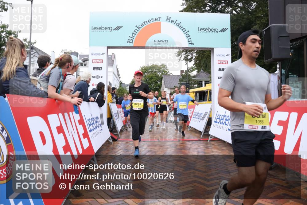 30.08.2026 - Blankeneser Heldenlauf Lena Gebhardt http://msf.ph/oto/10020626 30.08.2026 09:45:30 Ziel 1056, 1117, 1185, 1199, 1204, 1354, 1379, 1419, 1420, 1455, 1608, 1710, 1754, 1764, 3625 meine-sportfotos.de