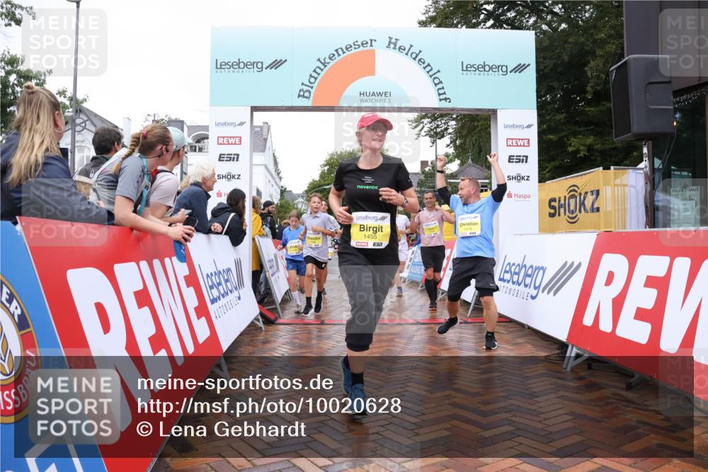 30.08.2026 - Blankeneser Heldenlauf Lena Gebhardt http://msf.ph/oto/10020628 30.08.2026 09:45:30 Ziel 1056, 1117, 1185, 1199, 1204, 1354, 1379, 1419, 1420, 1455, 1608, 1710, 1754, 1764, 3625 meine-sportfotos.de