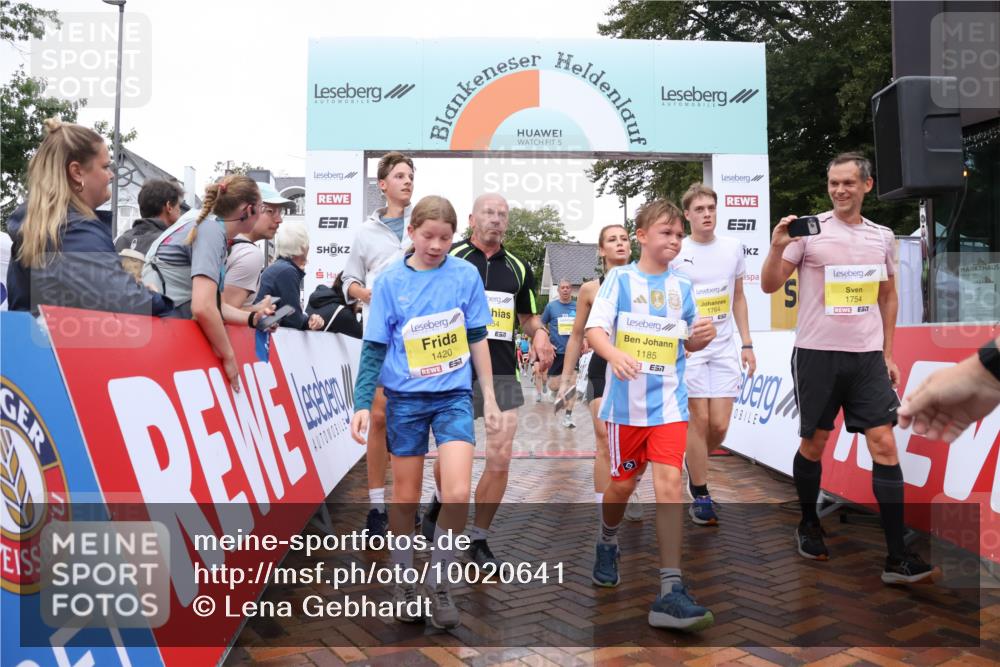 30.08.2026 - Blankeneser Heldenlauf Lena Gebhardt http://msf.ph/oto/10020641 30.08.2026 09:45:33 Ziel 1056, 1100, 1117, 1185, 1199, 1204, 1354, 1379, 1419, 1420, 1455, 1505, 1506, 1600, 1608, 1710, 1754, 1764, 3526 meine-sportfotos.de