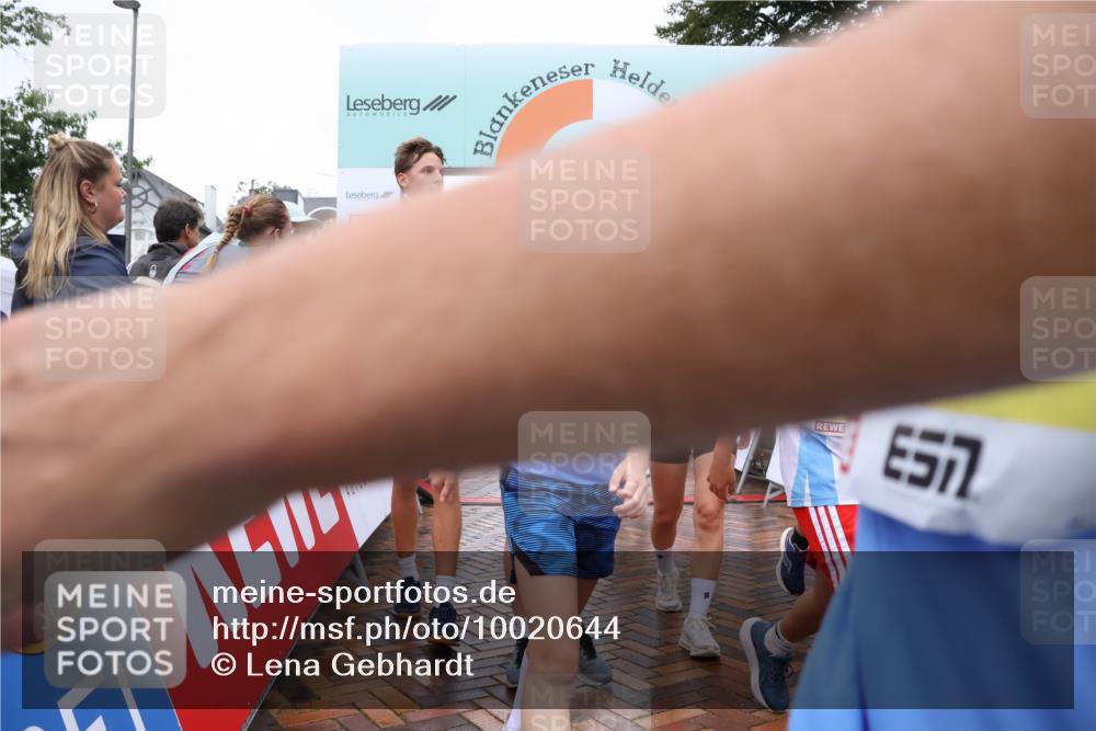 30.08.2026 - Blankeneser Heldenlauf Lena Gebhardt http://msf.ph/oto/10020644 30.08.2026 09:45:34 Ziel 1056, 1100, 1117, 1185, 1199, 1204, 1354, 1379, 1419, 1420, 1455, 1505, 1506, 1600, 1608, 1710, 1754, 1764, 3526 meine-sportfotos.de