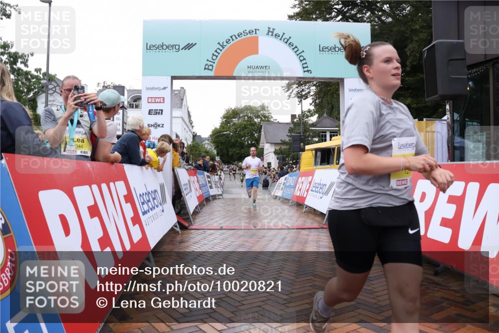 30.08.2026 - Blankeneser Heldenlauf Lena Gebhardt http://msf.ph/oto/10020821 30.08.2026 09:46:34 Ziel 1037, 1238, 1261, 1277 meine-sportfotos.de