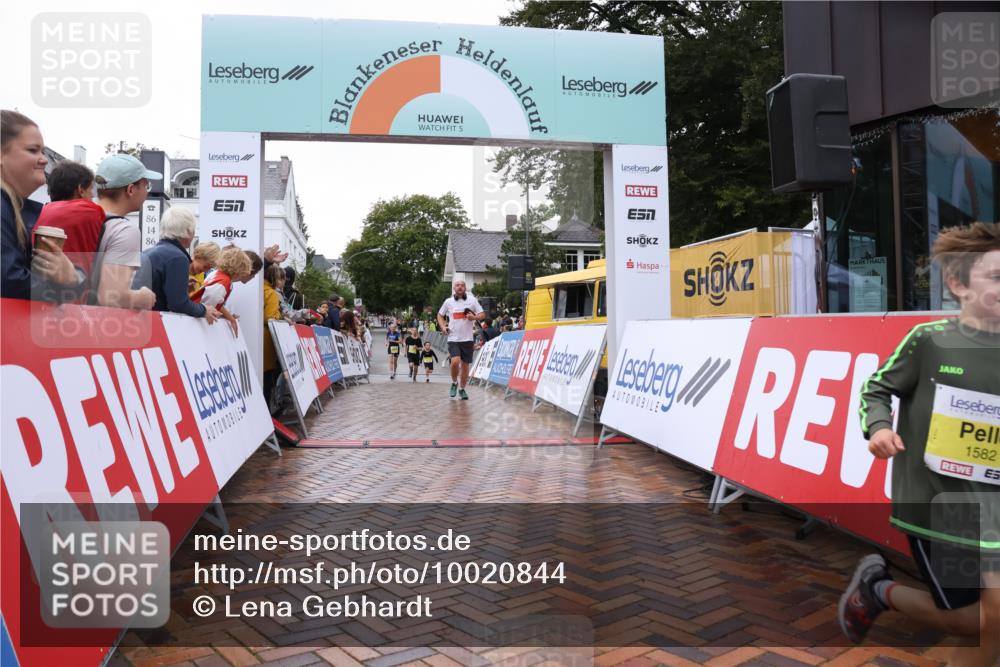 30.08.2026 - Blankeneser Heldenlauf Lena Gebhardt http://msf.ph/oto/10020844 30.08.2026 09:46:43 Ziel 1572, 1582, 3718 meine-sportfotos.de