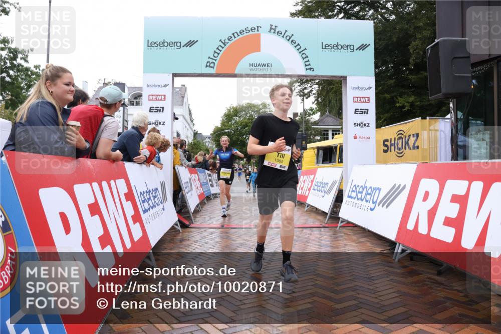 30.08.2026 - Blankeneser Heldenlauf Lena Gebhardt http://msf.ph/oto/10020871 30.08.2026 09:46:50 Ziel 1385, 1519, 1572, 1799, 3718 meine-sportfotos.de