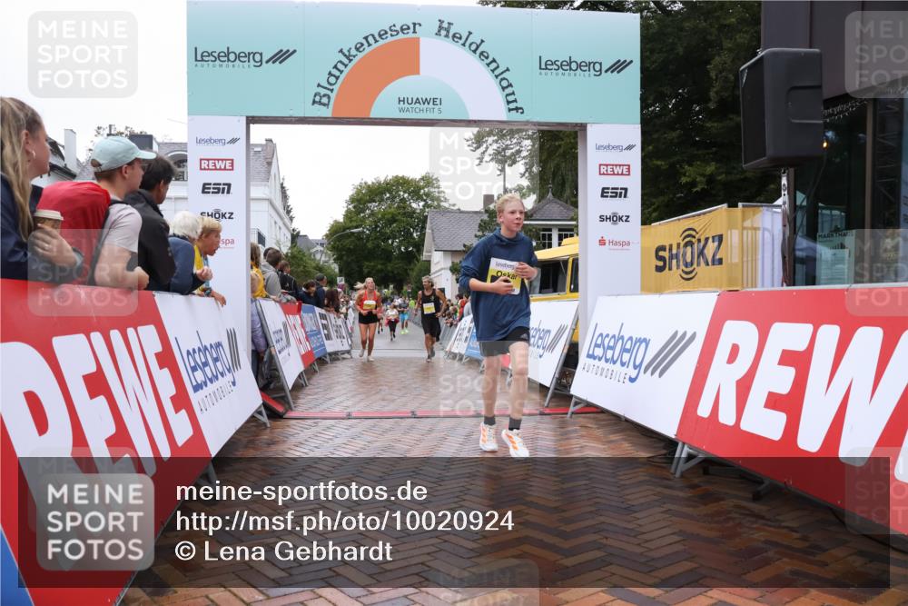 30.08.2026 - Blankeneser Heldenlauf Lena Gebhardt http://msf.ph/oto/10020924 30.08.2026 09:47:09 Ziel 1153, 1609, 1723, 1724 meine-sportfotos.de