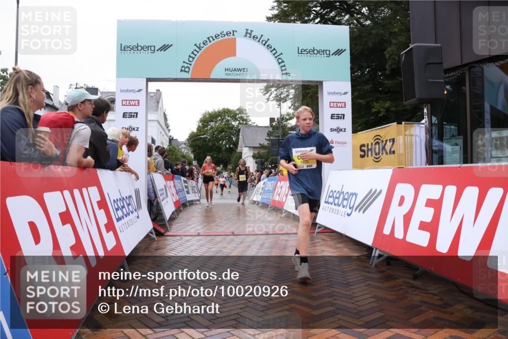 30.08.2026 - Blankeneser Heldenlauf Lena Gebhardt http://msf.ph/oto/10020926 30.08.2026 09:47:09 Ziel 1153, 1609, 1723, 1724 meine-sportfotos.de
