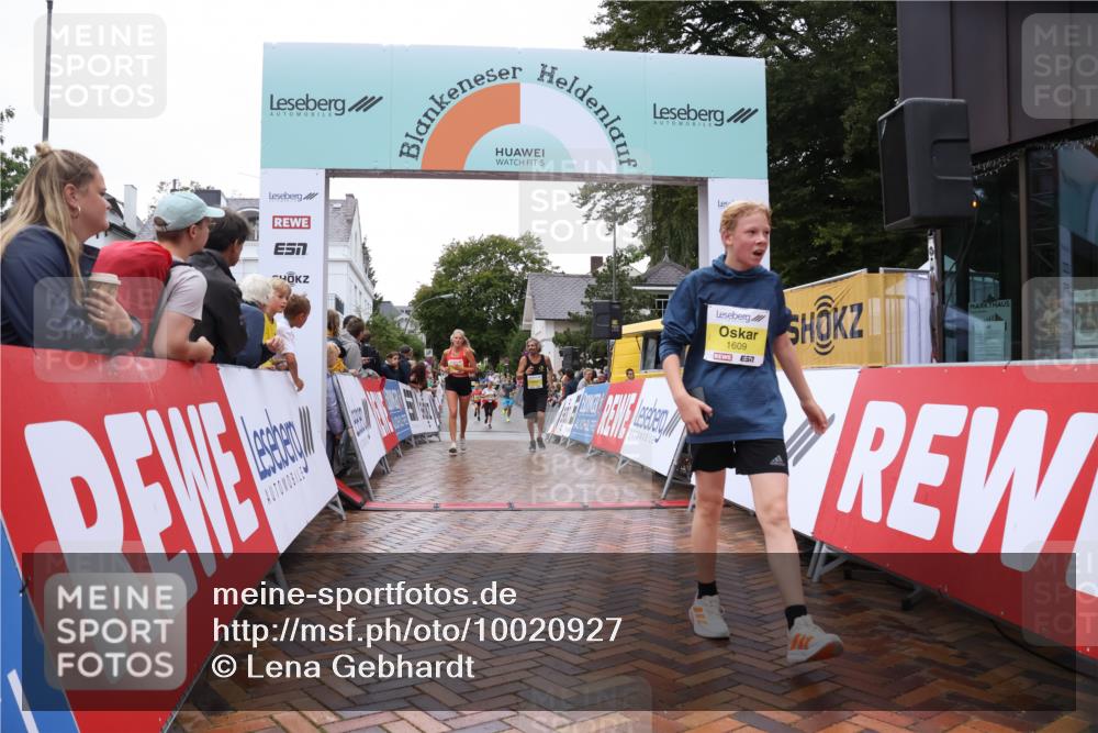30.08.2026 - Blankeneser Heldenlauf Lena Gebhardt http://msf.ph/oto/10020927 30.08.2026 09:47:10 Ziel 1609, 1723, 1724 meine-sportfotos.de