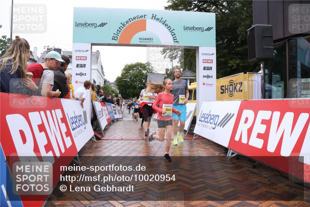 30.08.2026 - Blankeneser Heldenlauf Lena Gebhardt http://msf.ph/oto/10020954 30.08.2026 09:47:18 Ziel 1145, 1273, 1276, 1291, 1292, 1579, 1607, 1723, 1724 meine-sportfotos.de