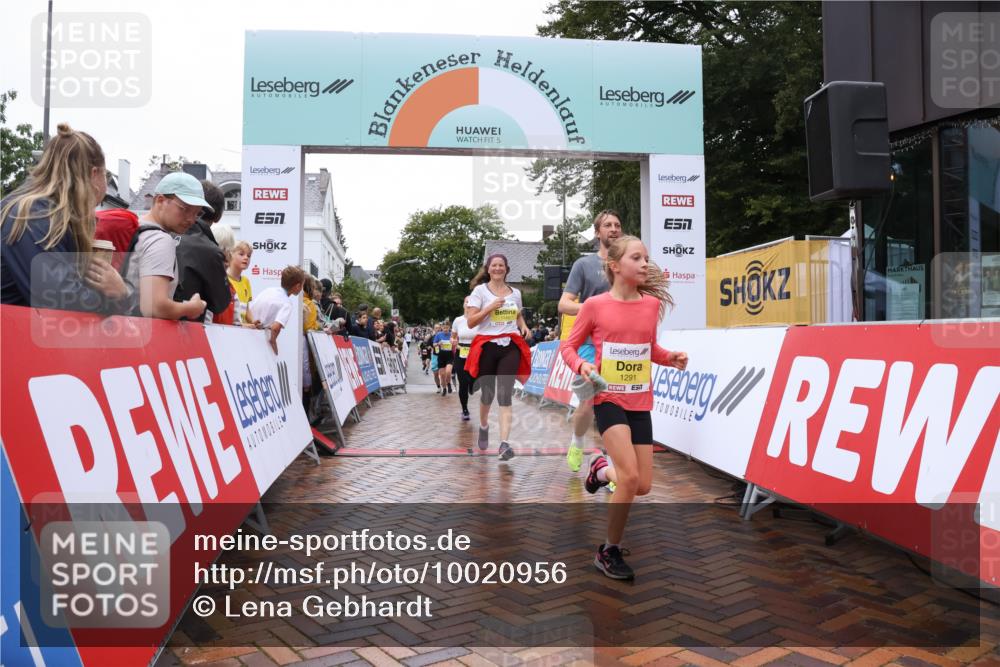 30.08.2026 - Blankeneser Heldenlauf Lena Gebhardt http://msf.ph/oto/10020956 30.08.2026 09:47:18 Ziel 1145, 1273, 1276, 1291, 1292, 1579, 1607, 1723, 1724 meine-sportfotos.de