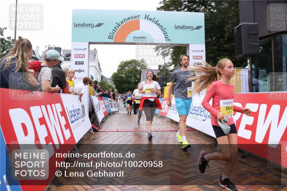 30.08.2026 - Blankeneser Heldenlauf Lena Gebhardt http://msf.ph/oto/10020958 30.08.2026 09:47:19 Ziel 1145, 1273, 1276, 1291, 1292, 1579, 1607, 1723, 1724 meine-sportfotos.de