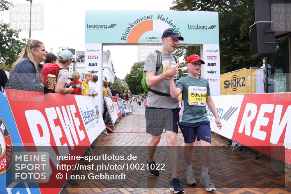 30.08.2026 - Blankeneser Heldenlauf Lena Gebhardt http://msf.ph/oto/10021022 30.08.2026 09:47:34 Ziel 1252, 1459, 1460, 3546 meine-sportfotos.de