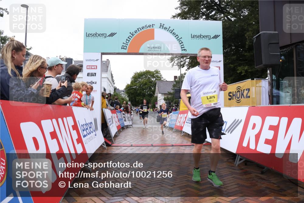 30.08.2026 - Blankeneser Heldenlauf Lena Gebhardt http://msf.ph/oto/10021256 30.08.2026 09:48:43 Ziel 1045, 1507, 1615, 3568, 3569 meine-sportfotos.de