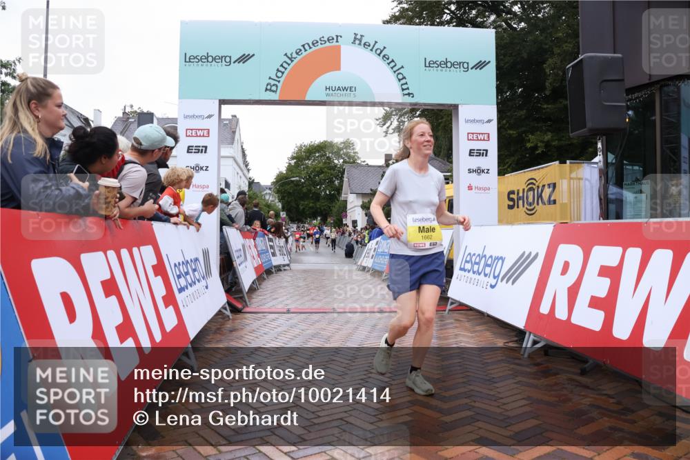 30.08.2026 - Blankeneser Heldenlauf Lena Gebhardt http://msf.ph/oto/10021414 30.08.2026 09:49:35 Ziel 1537, 1538, 1660, 1662 meine-sportfotos.de