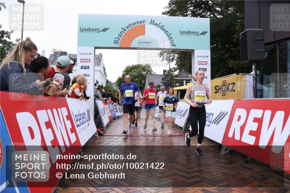 30.08.2026 - Blankeneser Heldenlauf Lena Gebhardt http://msf.ph/oto/10021422 30.08.2026 09:49:46 Ziel 1201, 1268, 1269, 1270, 1593, 1601, 1602, 1668, 1669 meine-sportfotos.de