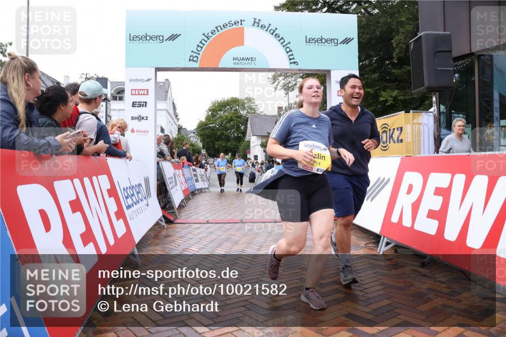 30.08.2026 - Blankeneser Heldenlauf Lena Gebhardt http://msf.ph/oto/10021582 30.08.2026 09:50:46 Ziel 1040, 1090, 1214, 1342, 1427, 1428, 1551 meine-sportfotos.de
