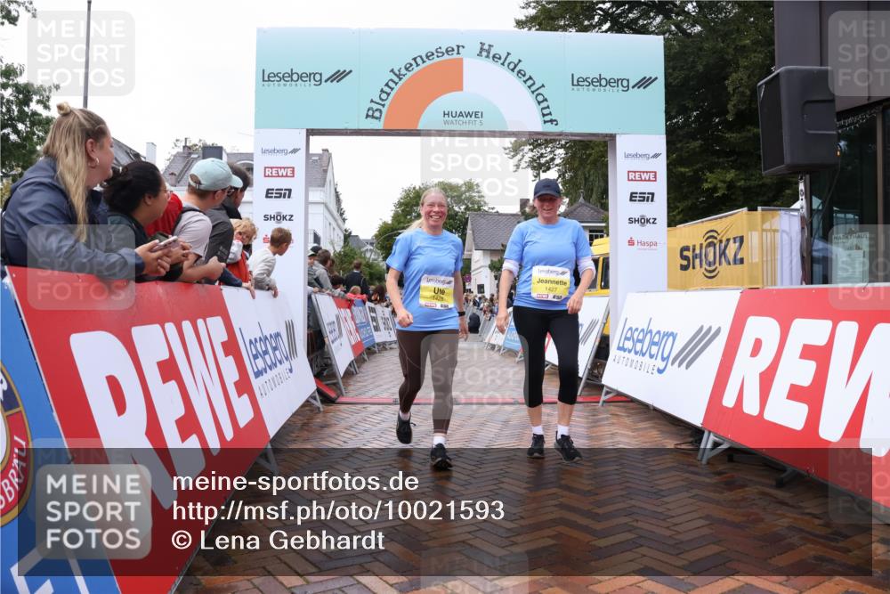 30.08.2026 - Blankeneser Heldenlauf Lena Gebhardt http://msf.ph/oto/10021593 30.08.2026 09:50:51 Ziel 1214, 1427, 1428 meine-sportfotos.de