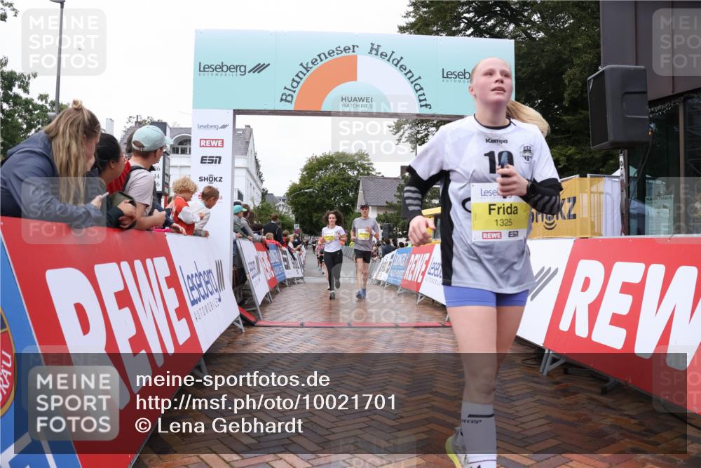 30.08.2026 - Blankeneser Heldenlauf Lena Gebhardt http://msf.ph/oto/10021701 30.08.2026 09:51:34 Ziel 1008, 1009, 1146, 1259, 1325, 1441, 1719, 1721, 1768 meine-sportfotos.de