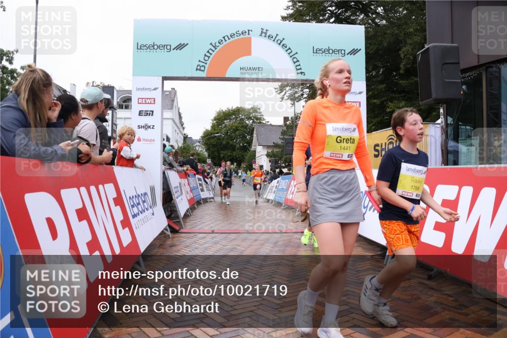 30.08.2026 - Blankeneser Heldenlauf Lena Gebhardt http://msf.ph/oto/10021719 30.08.2026 09:51:39 Ziel 1008, 1009, 1031, 1146, 1154, 1325, 1441, 1711, 1768 meine-sportfotos.de