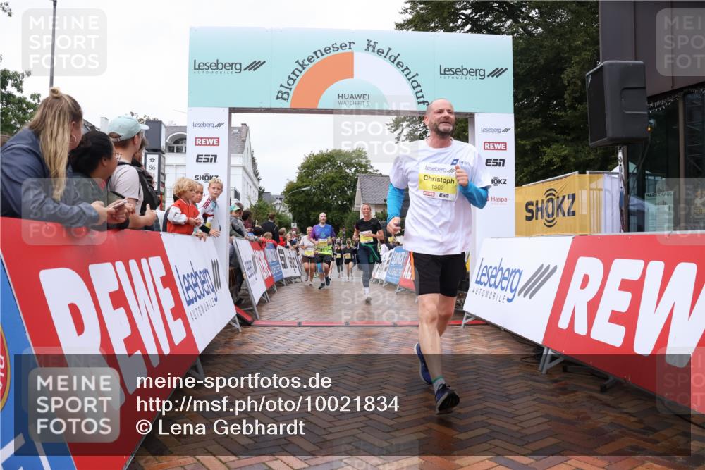 30.08.2026 - Blankeneser Heldenlauf Lena Gebhardt http://msf.ph/oto/10021834 30.08.2026 09:52:26 Ziel 1049, 1050, 1059, 1348, 1496, 1502, 1514, 1580, 1688 meine-sportfotos.de