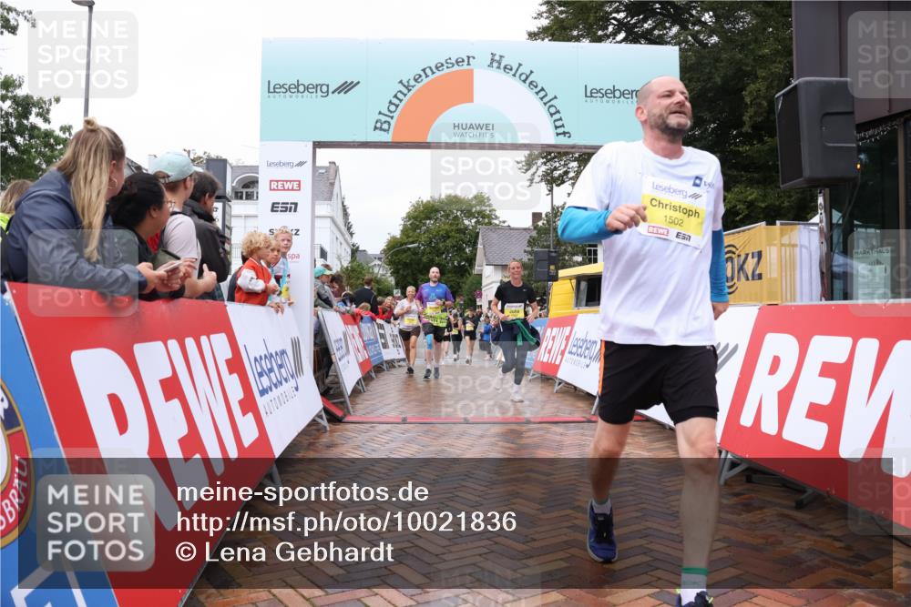 30.08.2026 - Blankeneser Heldenlauf Lena Gebhardt http://msf.ph/oto/10021836 30.08.2026 09:52:26 Ziel 1049, 1050, 1059, 1348, 1496, 1502, 1514, 1580, 1688 meine-sportfotos.de