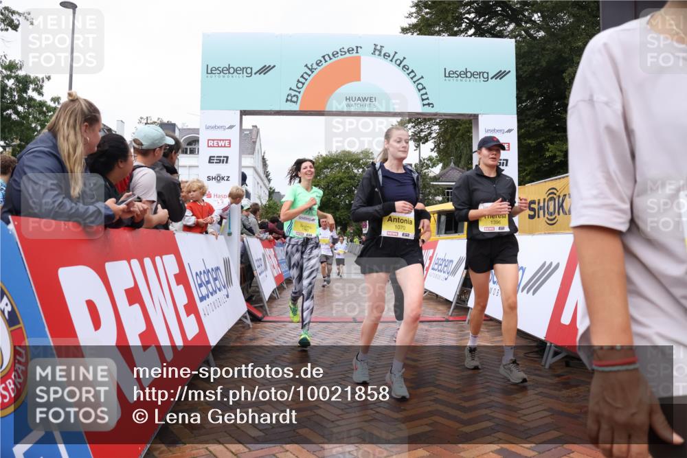 30.08.2026 - Blankeneser Heldenlauf Lena Gebhardt http://msf.ph/oto/10021858 30.08.2026 09:52:32 Ziel 1049, 1070, 1198, 1348, 1396, 1502, 1514, 1780, 1789 meine-sportfotos.de