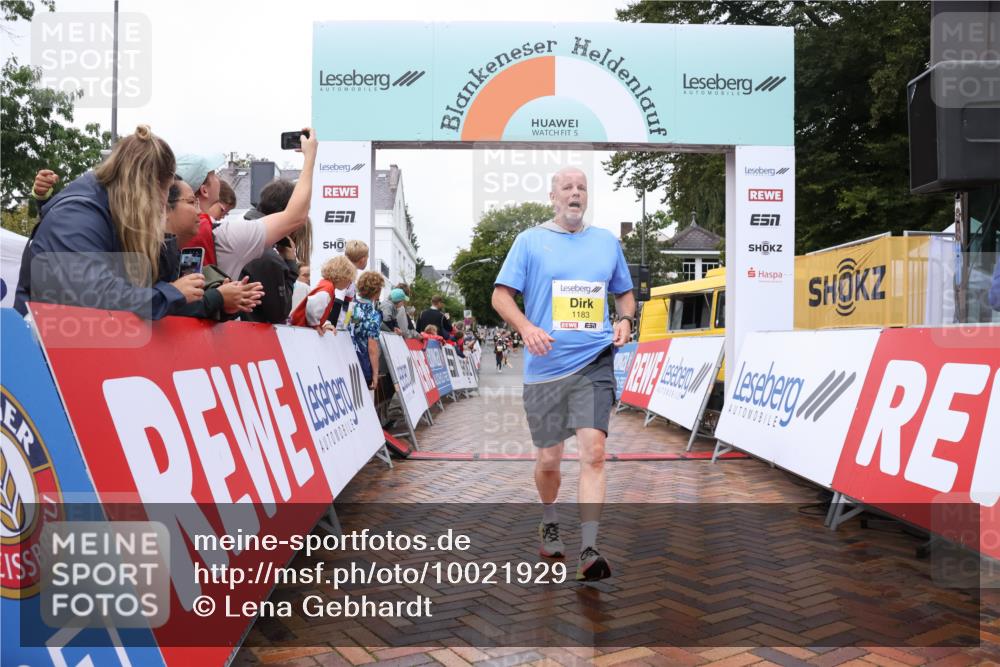 30.08.2026 - Blankeneser Heldenlauf Lena Gebhardt http://msf.ph/oto/10021929 30.08.2026 09:52:56 Ziel 1183, 1310, 1311, 1333 meine-sportfotos.de