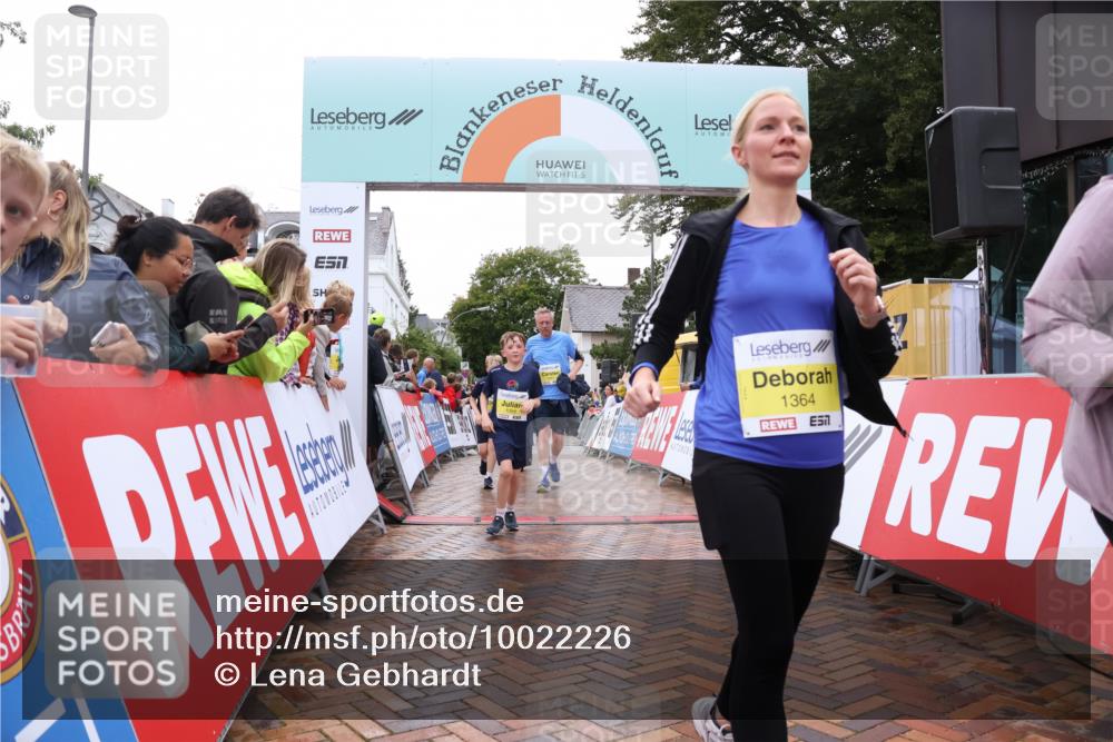 30.08.2026 - Blankeneser Heldenlauf Lena Gebhardt http://msf.ph/oto/10022226 30.08.2026 09:55:10 Ziel 1067, 1068, 1069, 1135, 1222, 1364, 1391, 1446 meine-sportfotos.de