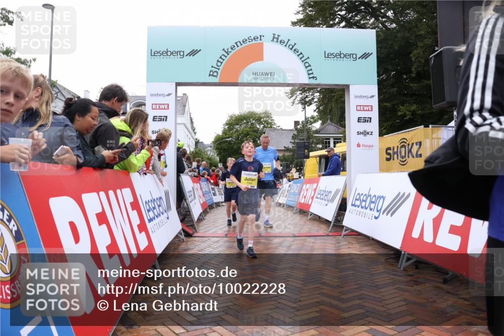 30.08.2026 - Blankeneser Heldenlauf Lena Gebhardt http://msf.ph/oto/10022228 30.08.2026 09:55:10 Ziel 1067, 1068, 1069, 1135, 1222, 1364, 1391, 1446 meine-sportfotos.de